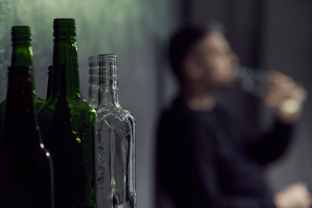 3 stages of alcohol addiction